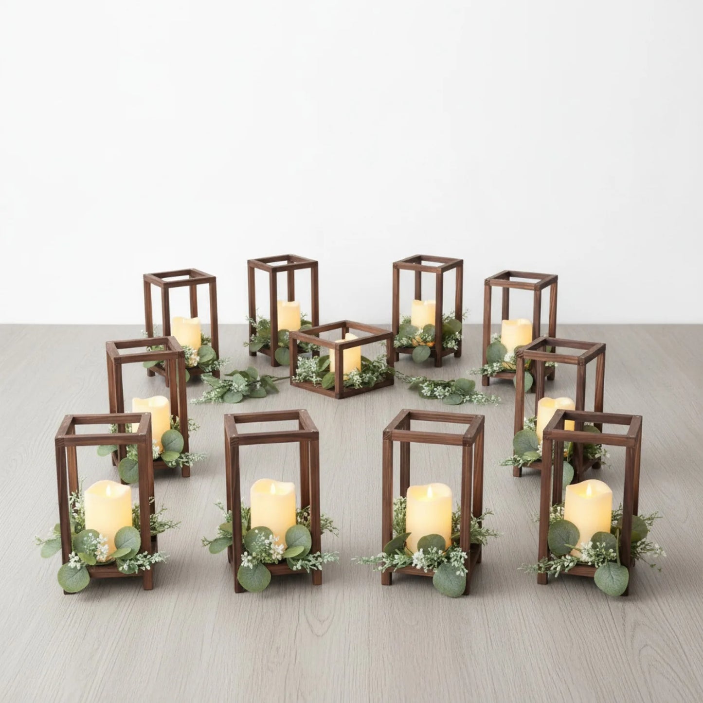 Lot de 12 Lanternes Rustiques Bois & Eucalyptus avec Bougies LED