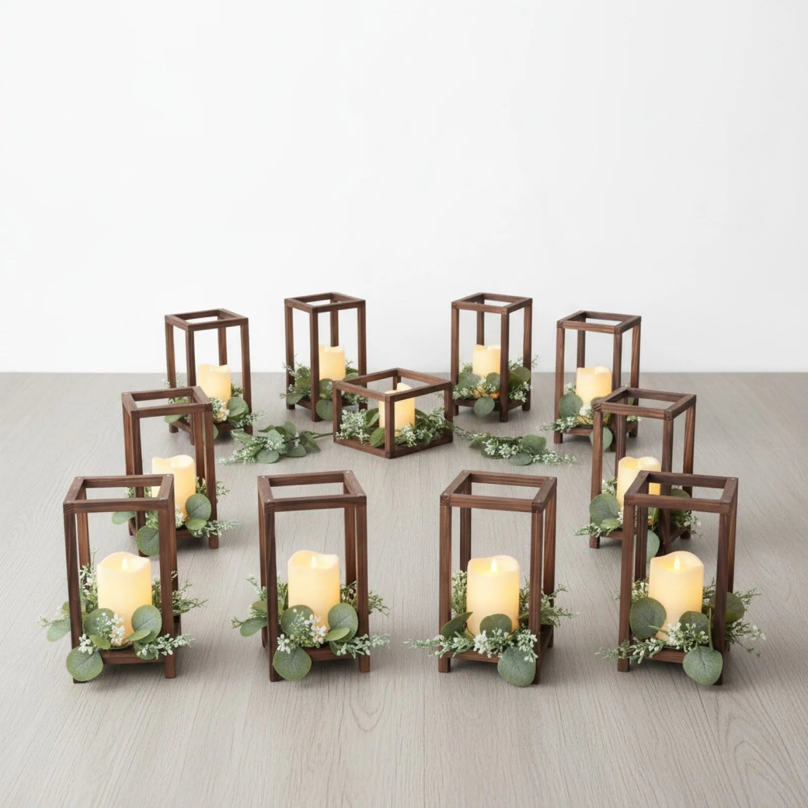 Lot de 12 Lanternes Rustiques Bois & Eucalyptus avec Bougies LED